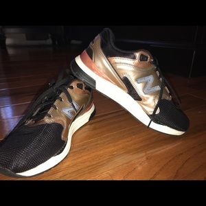 New balance tennis shoes